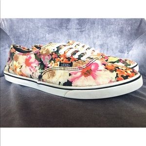 Floral Vans 🌸🌼🌺